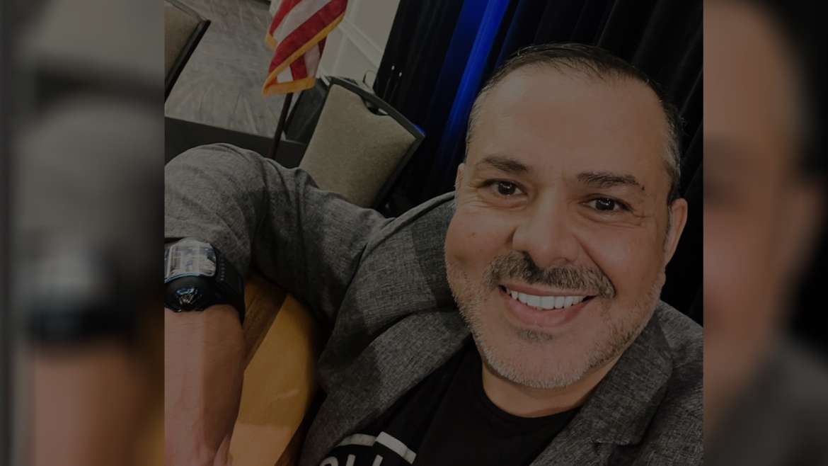 هكذا خدمني الذكاء الاصطناعي في انتاج أغنيتي: الفنان الأمريكي معاذ إدريس